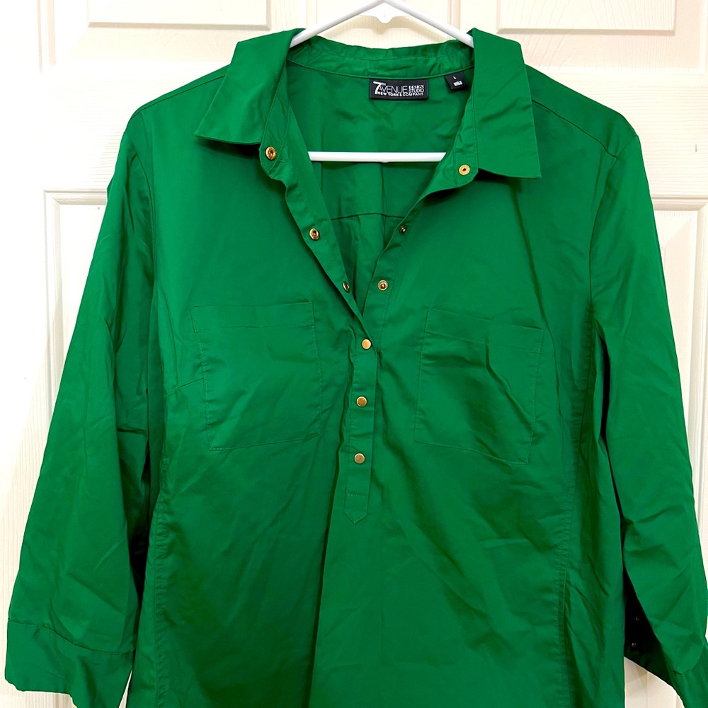 Button up green top with option to fold up sleeves